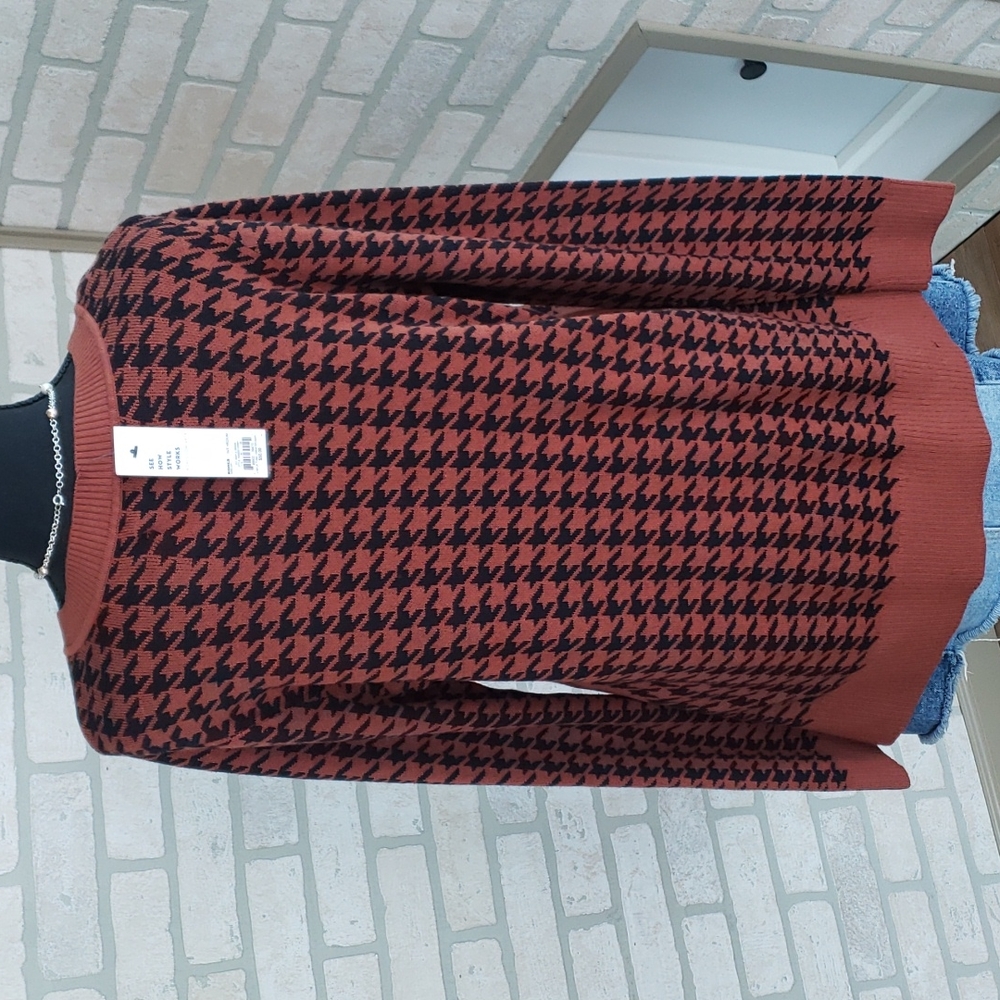 EUC Apt. 9 Rust Orange black houndstooth pattern soft knit V neck sweater Medium - Picture 3 of 7